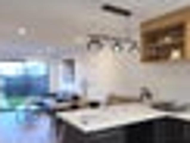 Townhouse for rent in Chaslands, Canterbury