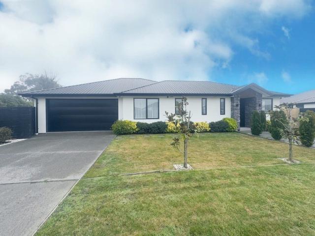 House for rent in Chaslands, Canterbury