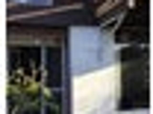 Townhouse for rent in Chaslands, Canterbury