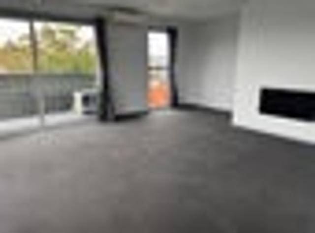 Townhouse for rent in Chaslands, Canterbury