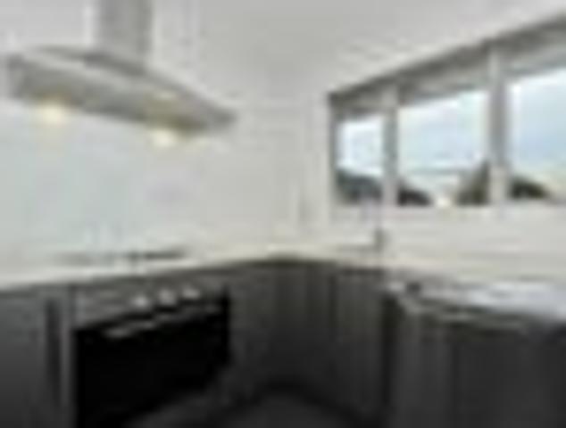 Townhouse for rent in Chaslands, Canterbury
