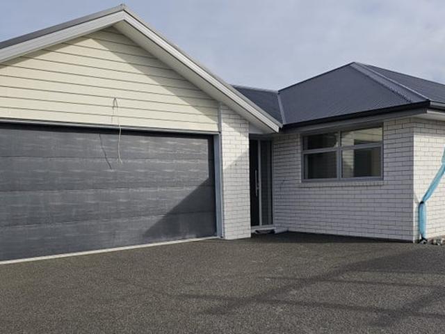House for rent in Chaslands, Canterbury
