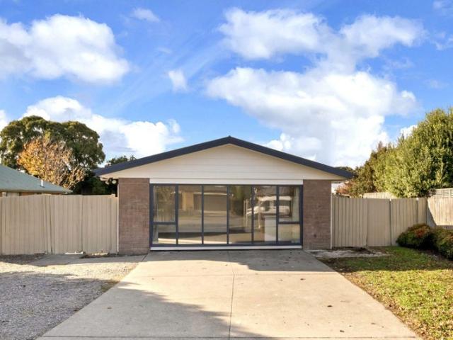 Apartment for rent in Chaslands, Canterbury