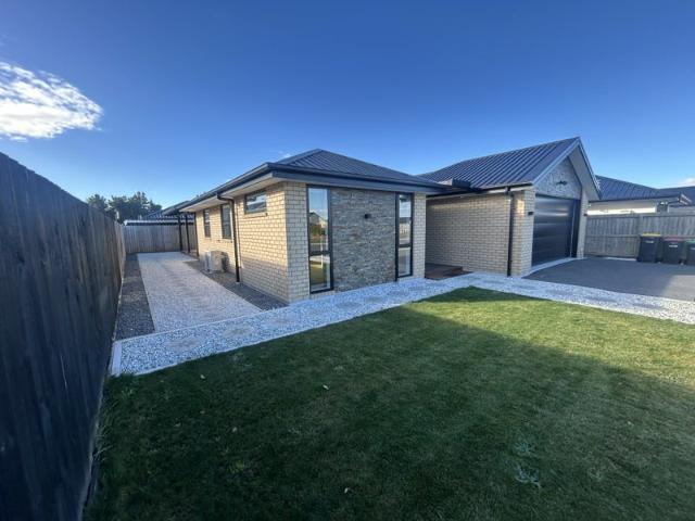 House for rent in Chaslands, Canterbury
