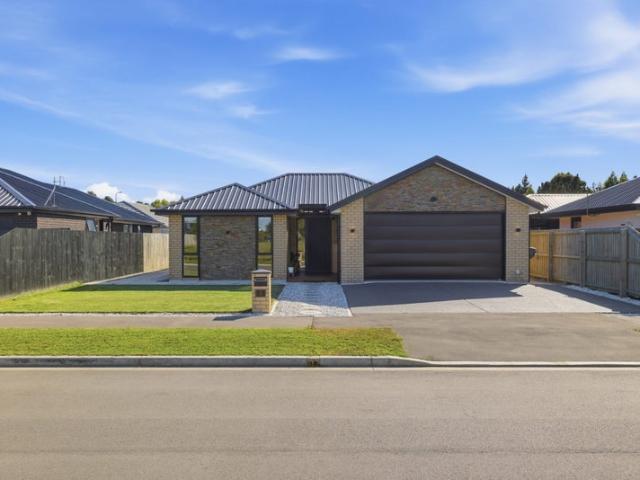 House for rent in Chaslands, Canterbury