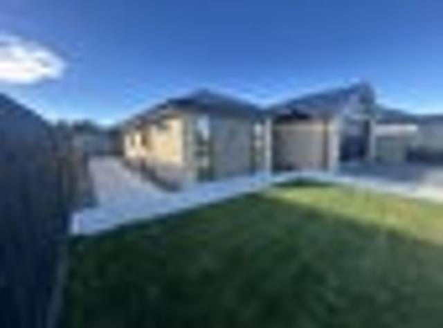 House for rent in Chaslands, Canterbury