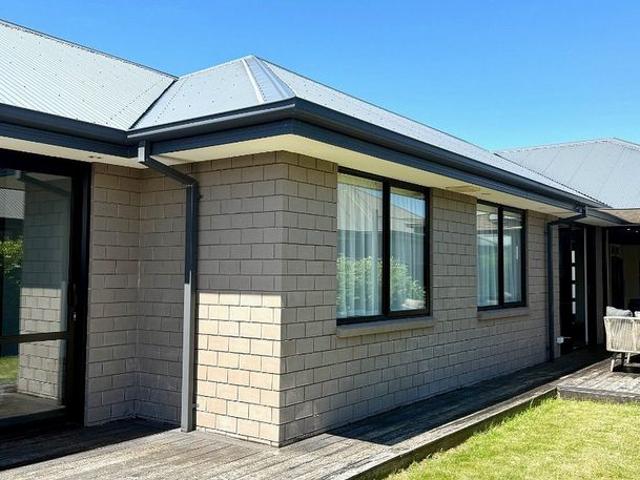 House for rent in Chaslands, Canterbury