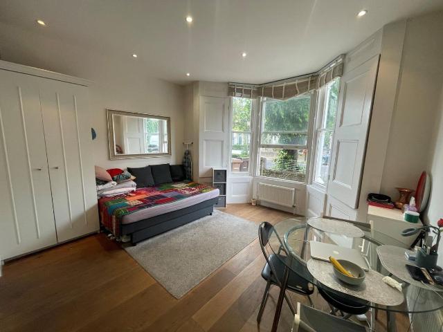 Apartment for rent in Brownswood Park, Stoke Newington