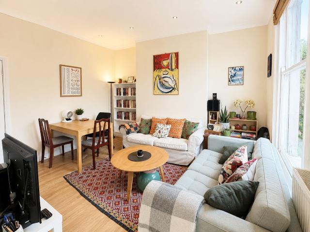 Apartment for rent in Brownswood Park, Stoke Newington
