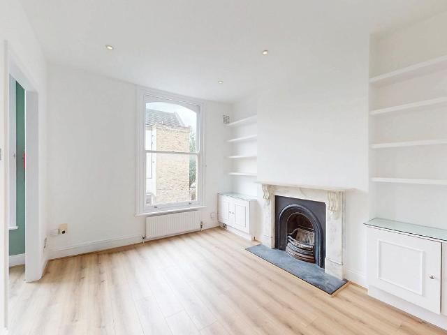 Apartment for rent in Brownswood Park, Greater London