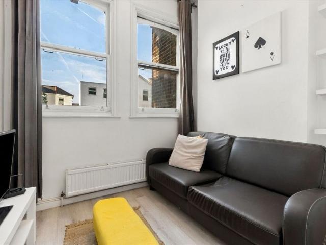 Apartment for rent in Brownswood Park, Greater London