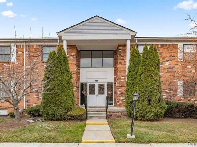 Condo for sale in Southfield