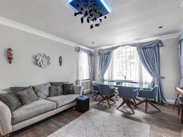Apartment for rent in Roehampton, Greater London