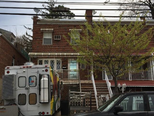 House for sale in The Bronx, Arverne