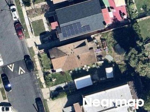 House for sale in The Bronx, Arverne