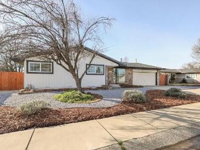 House for sale in Redding