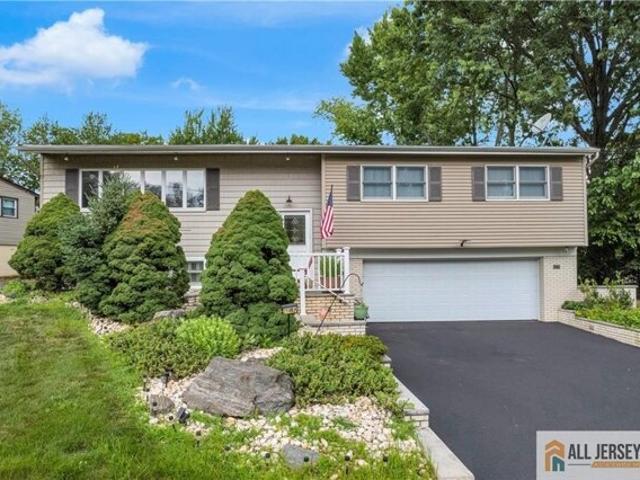 House for sale in Edison