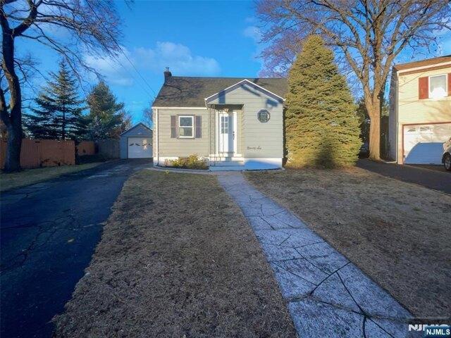 House for sale in Dumont