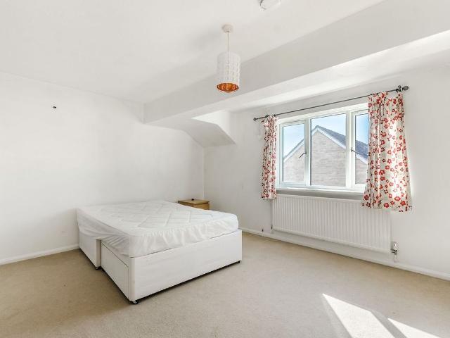 Apartment for rent in London Borough of Merton, Greater London