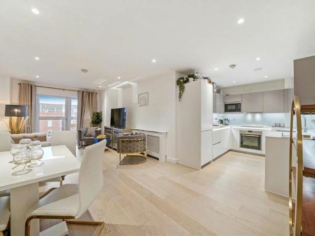 Apartment for rent in Brent Cross, Cat Hill