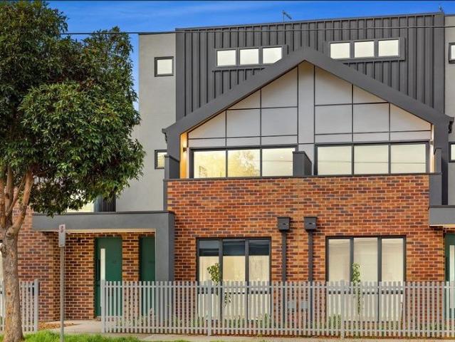 Townhouse for rent in Seddon, Melbourne