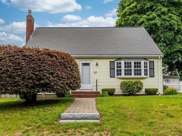 House for sale in Dedham