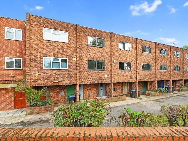 Studio for rent in Mapesbury, Greater London