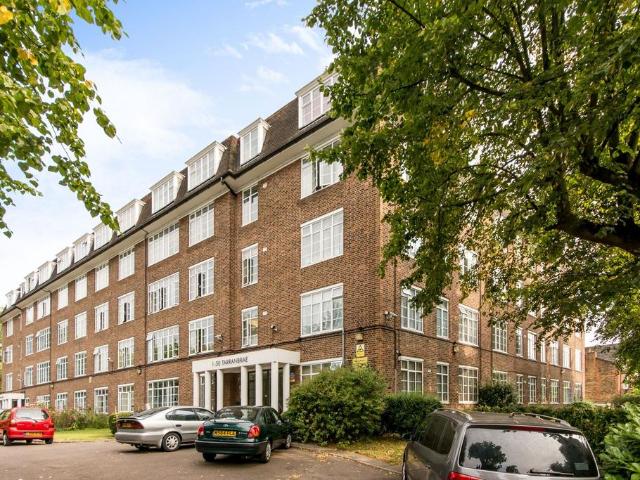 House for rent in Brondesbury, Greater London