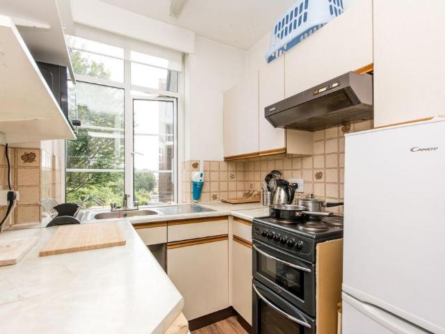 Apartment for rent in Brondesbury, Greater London