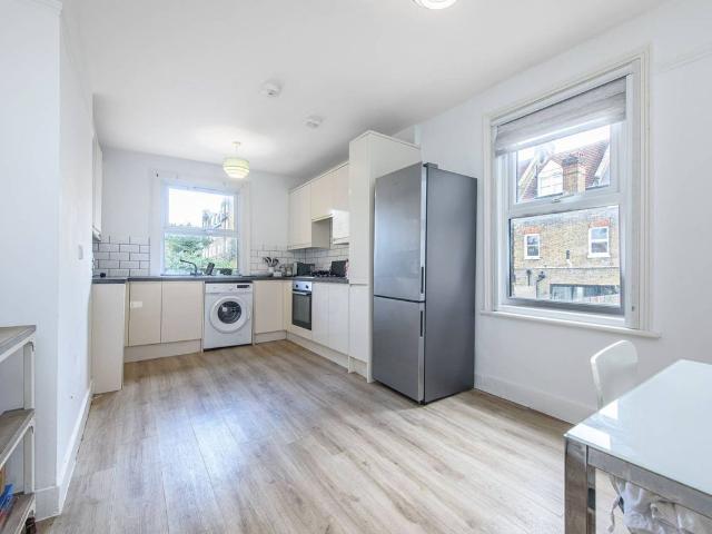 House for rent in Queen's Park, Greater London