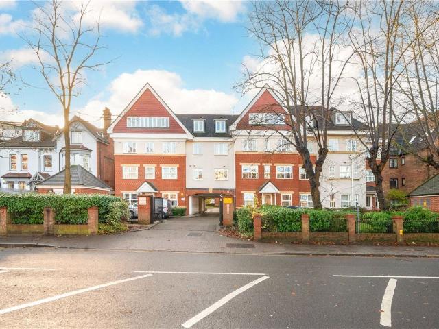 Apartment for rent in Brondesbury, Greater London