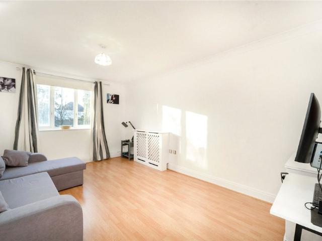 Apartment for rent in Brondesbury, Greater London