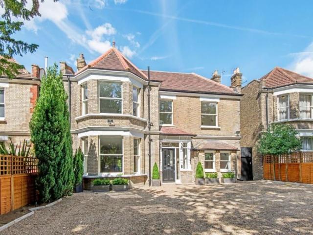 Studio for rent in Brondesbury, Greater London