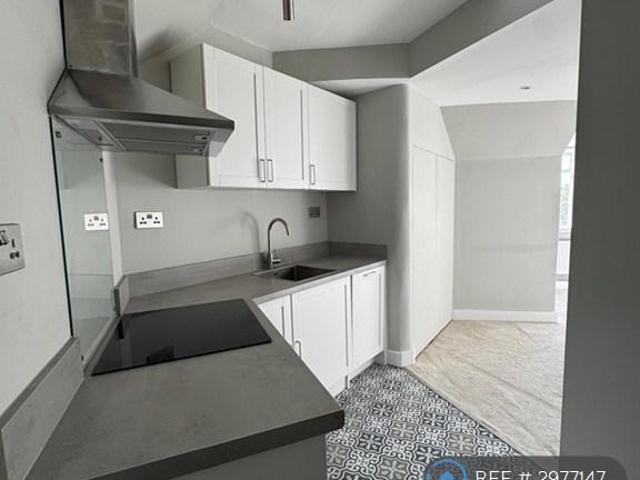 House for rent in Brondesbury, Greater London