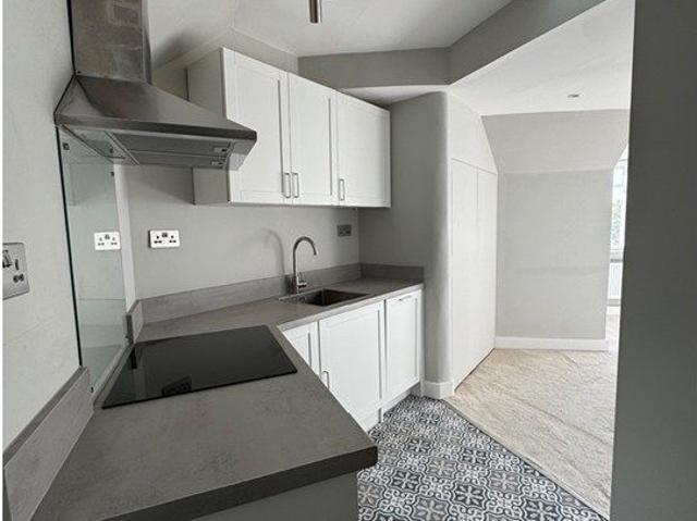 Apartment for rent in Brondesbury, Greater London
