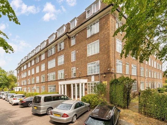 Apartment for rent in Brondesbury Park, Greater London