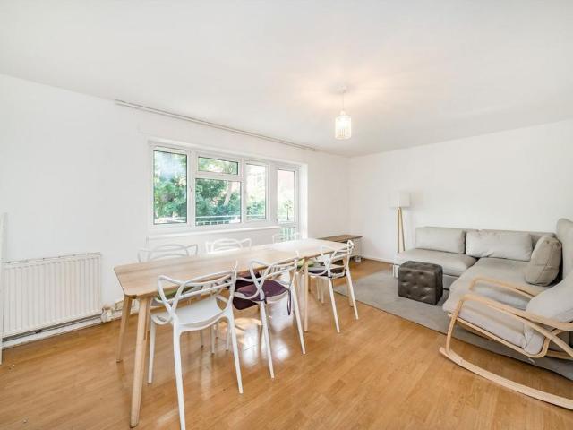 House for rent in Brondesbury, Greater London