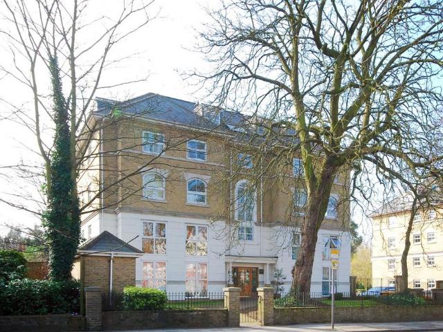Apartment for rent in Brondesbury Park, Greater London