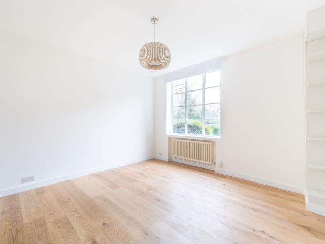 Studio for rent in Brondesbury, Greater London