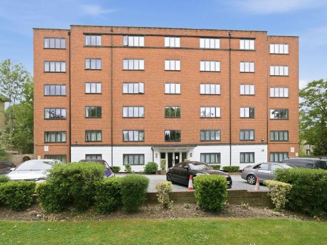 Apartment for rent in Brondesbury, Greater London