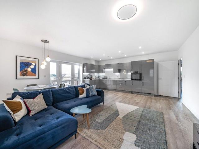 Apartment for rent in Blackhills, Surrey