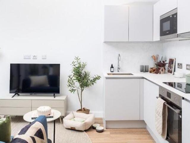 House for rent in Calderstones