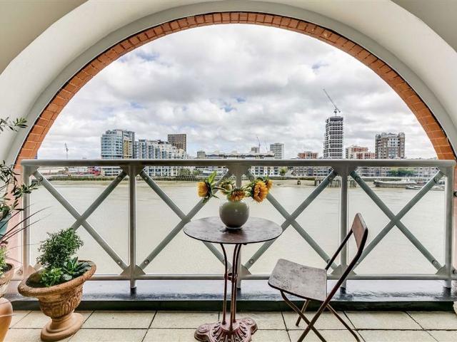 Apartment for rent in Sands End, Greater London