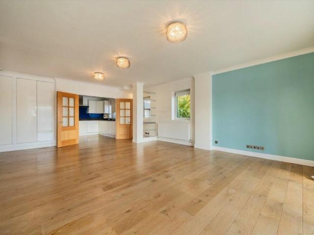 Apartment for rent in Sands End, Isle Of Man