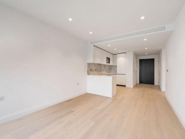 Apartment for rent in Sands End, Greater London