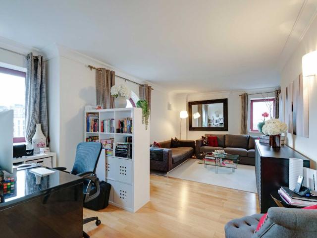 Apartment for rent in Sands End, Greater London