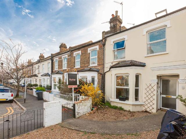 Apartment for rent in London Borough of Merton, Merton Park
