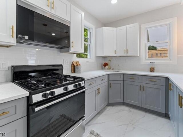 House for sale in Elizabeth, New Jersey