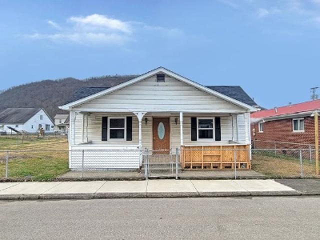 House for sale in Cedar Grove, West Virginia