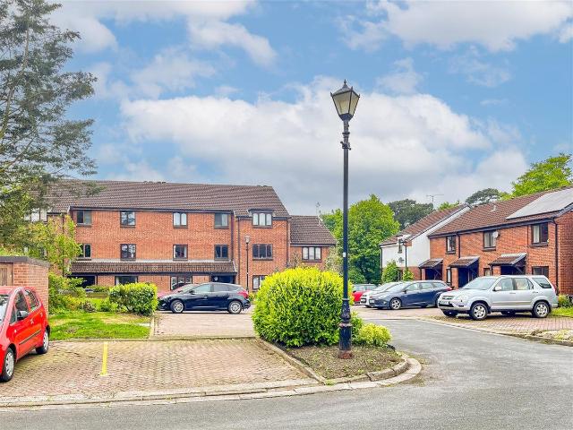 Apartment for rent in Cliff Hill, Green Close